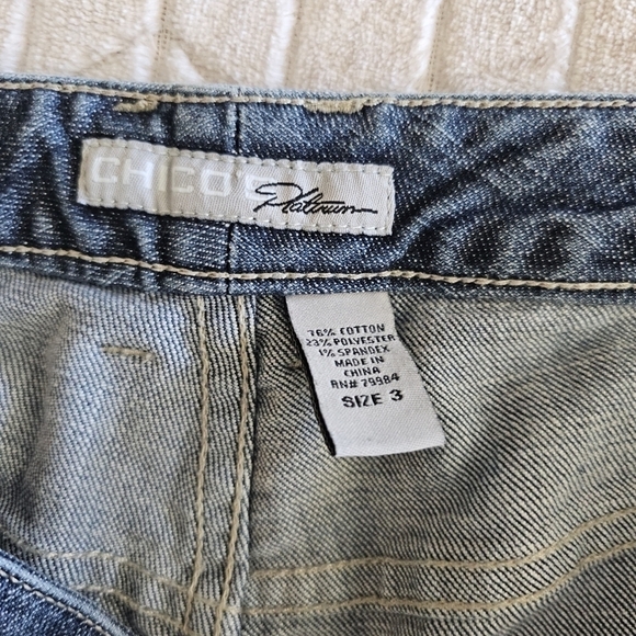 Chico’s Platinum Fit Medium Wash Distressed Denim Size 3 (Size 16) - Picture 4 of 8